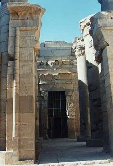 Pronaosfassade des Tempels